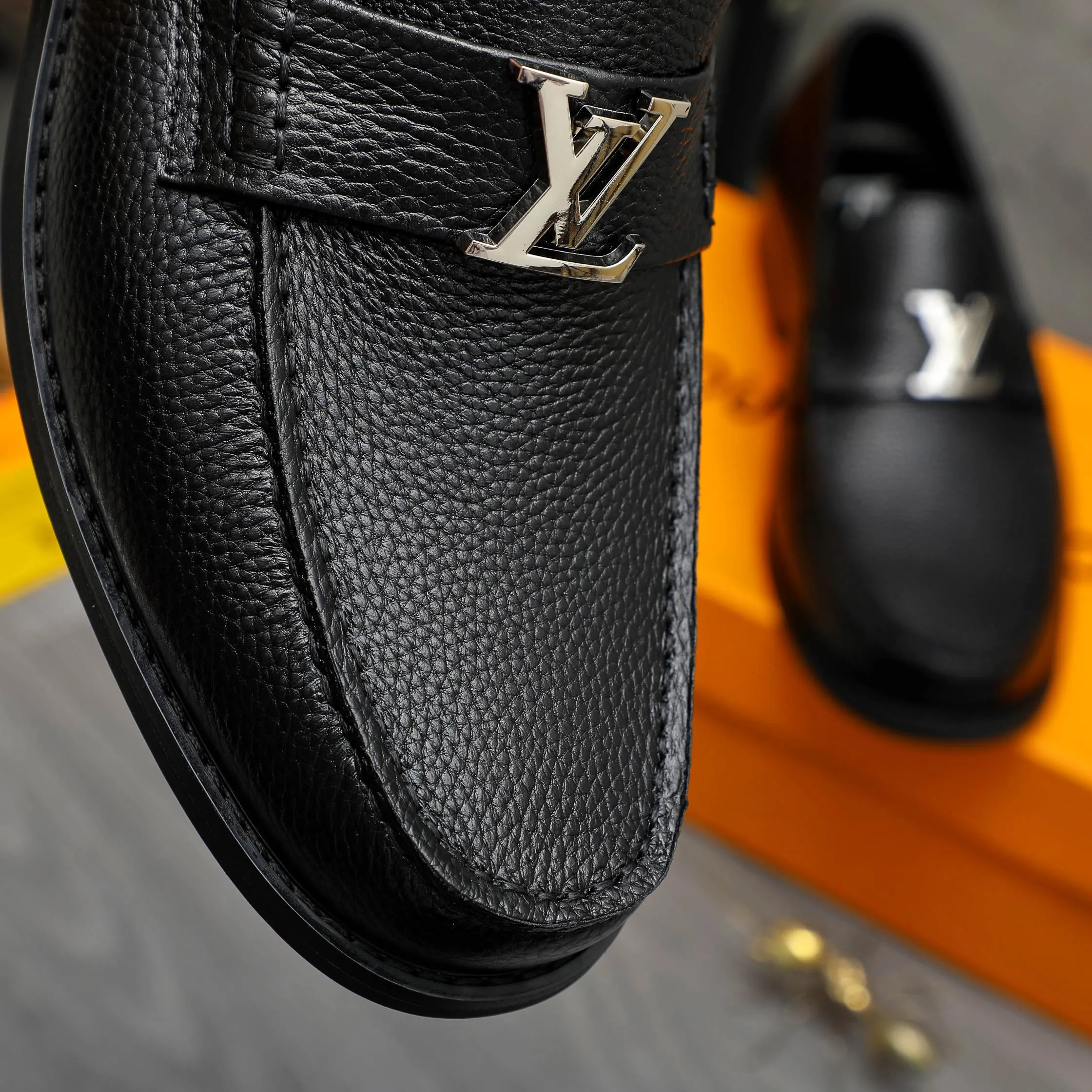 Men's shoes 💰p460 Product trademark: LV (Louis Vuitton) business slip-on leather shoes. Regular size: 38-45 (45 is custom-made and non-returnable) Product materials: Selected high-quality pebbled cowhide upper, cowhide lining, original rubber outsole